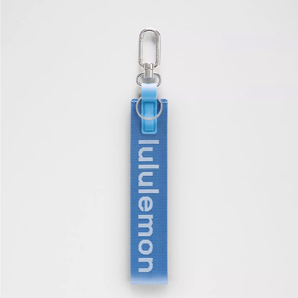 Lululemon Never Lost Keychain- Pool Party/White New with tags